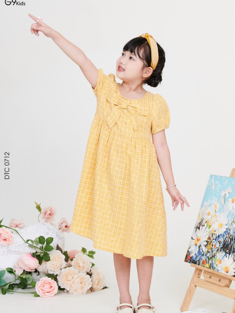 Váy liền tay ngắn phối nơ chất liệu thô kẻ 24S51BĐTC0712-1