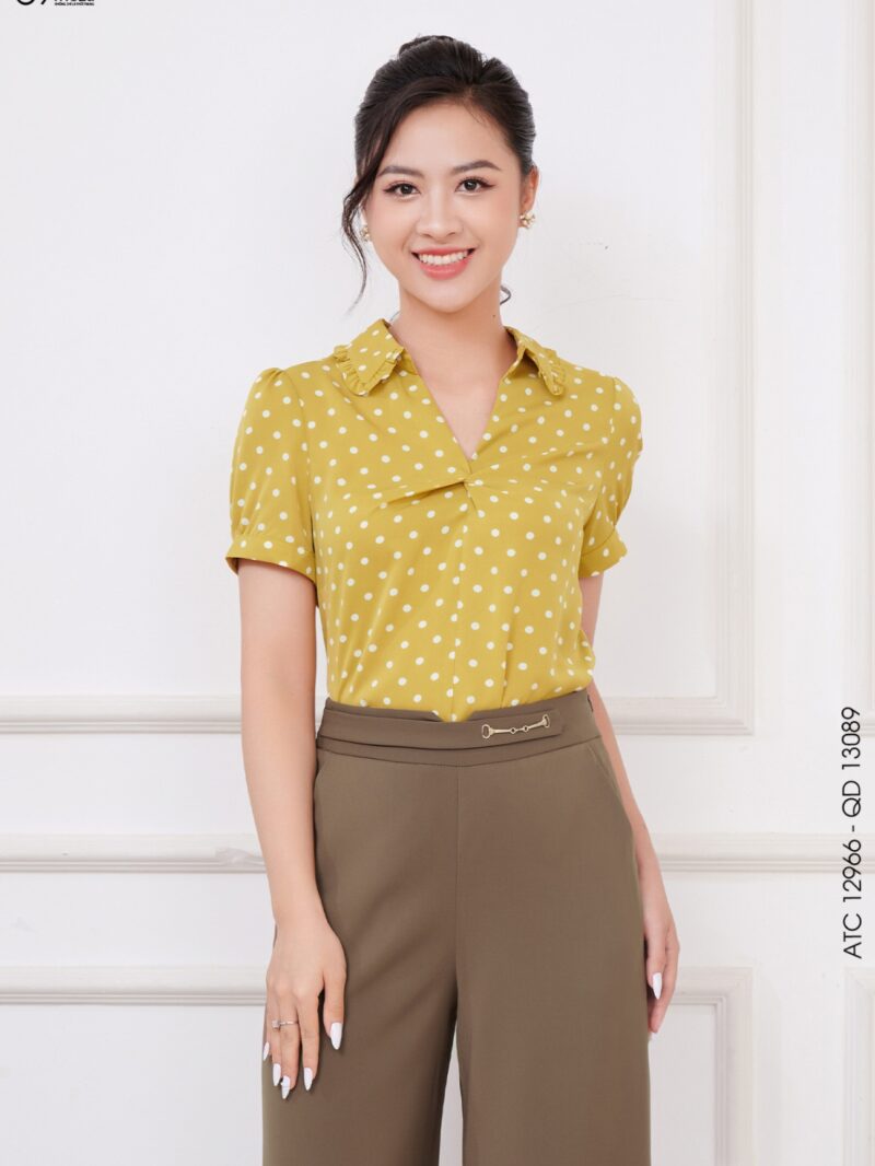 Áo sơ mi tay cộc cổ V họa tiết 24S56ATC12966-1