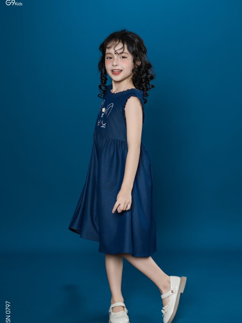Váy sát nách cho bé gái thêu họa tiết dễ thương chất liệu jeans lụa 25S16BĐSN0797-1